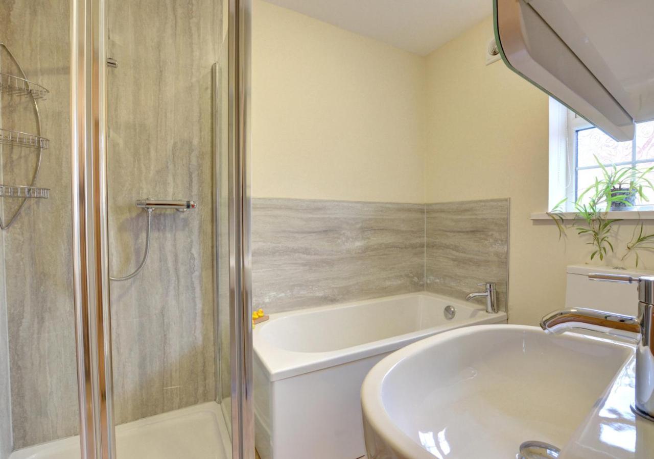 3 Bed in Whitby oc-w018
