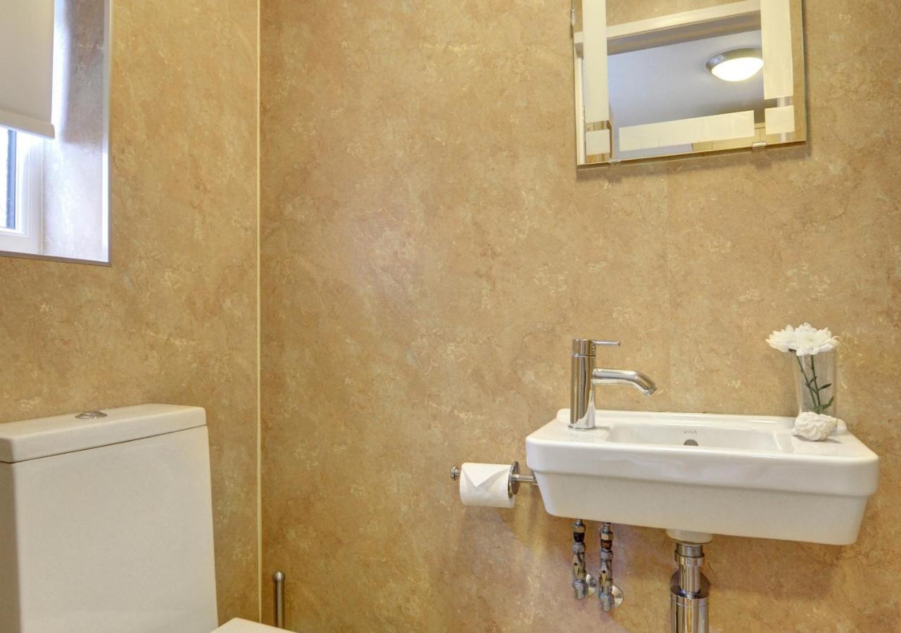 3 Bed in Whitby oc-w018