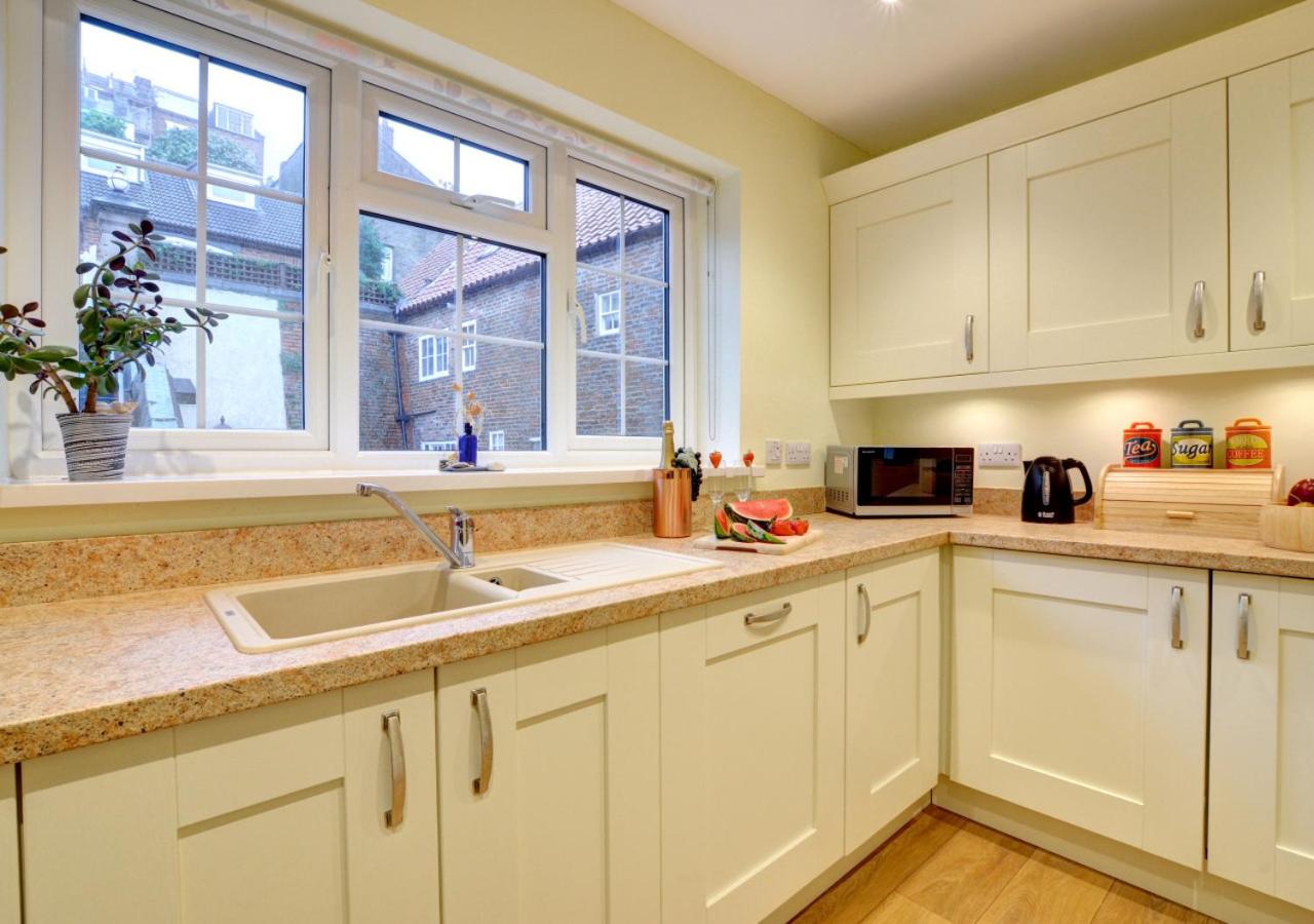 3 Bed in Whitby oc-w018