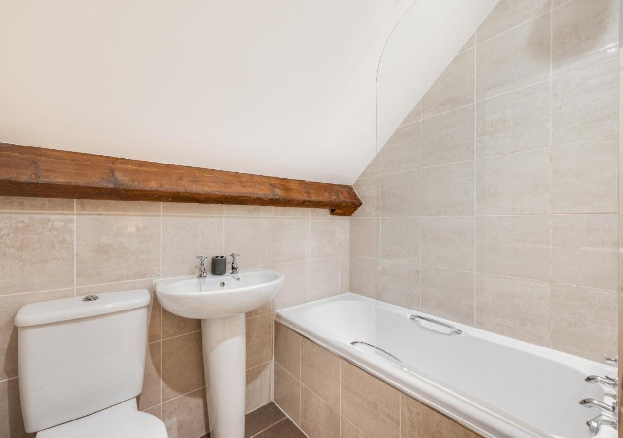 3 Bed in Fylingdales oc-wa312