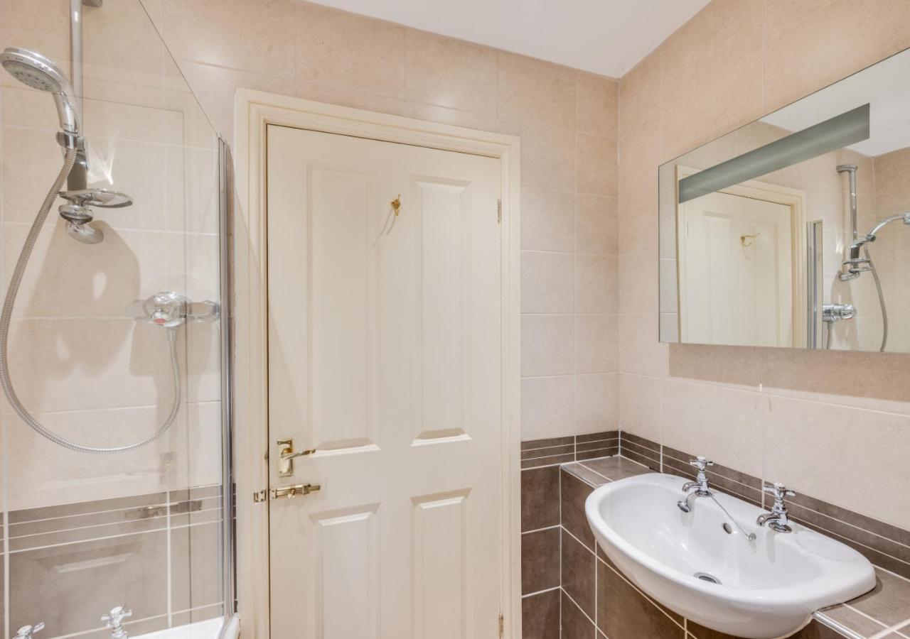 3 Bed in Fylingdales oc-wa312