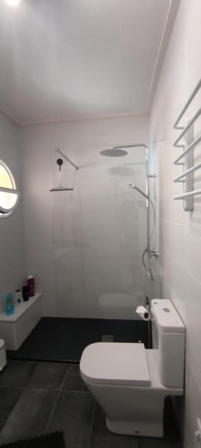 Traumwohnung mit herrlicher Terrasse ,Wlan Pool, Grüngelegener Anlage