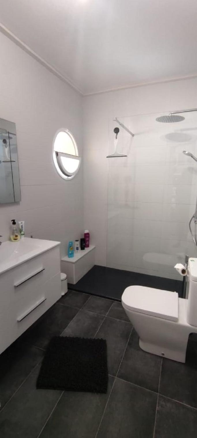 Traumwohnung mit herrlicher Terrasse ,Wlan Pool, Grüngelegener Anlage