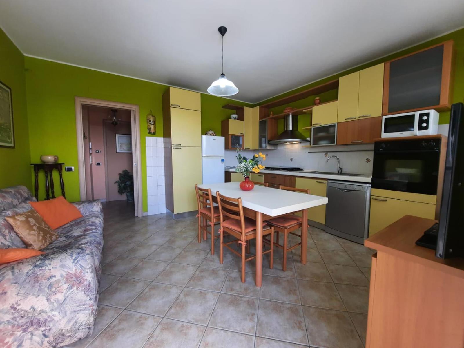 SUNNY HOUSE view 4