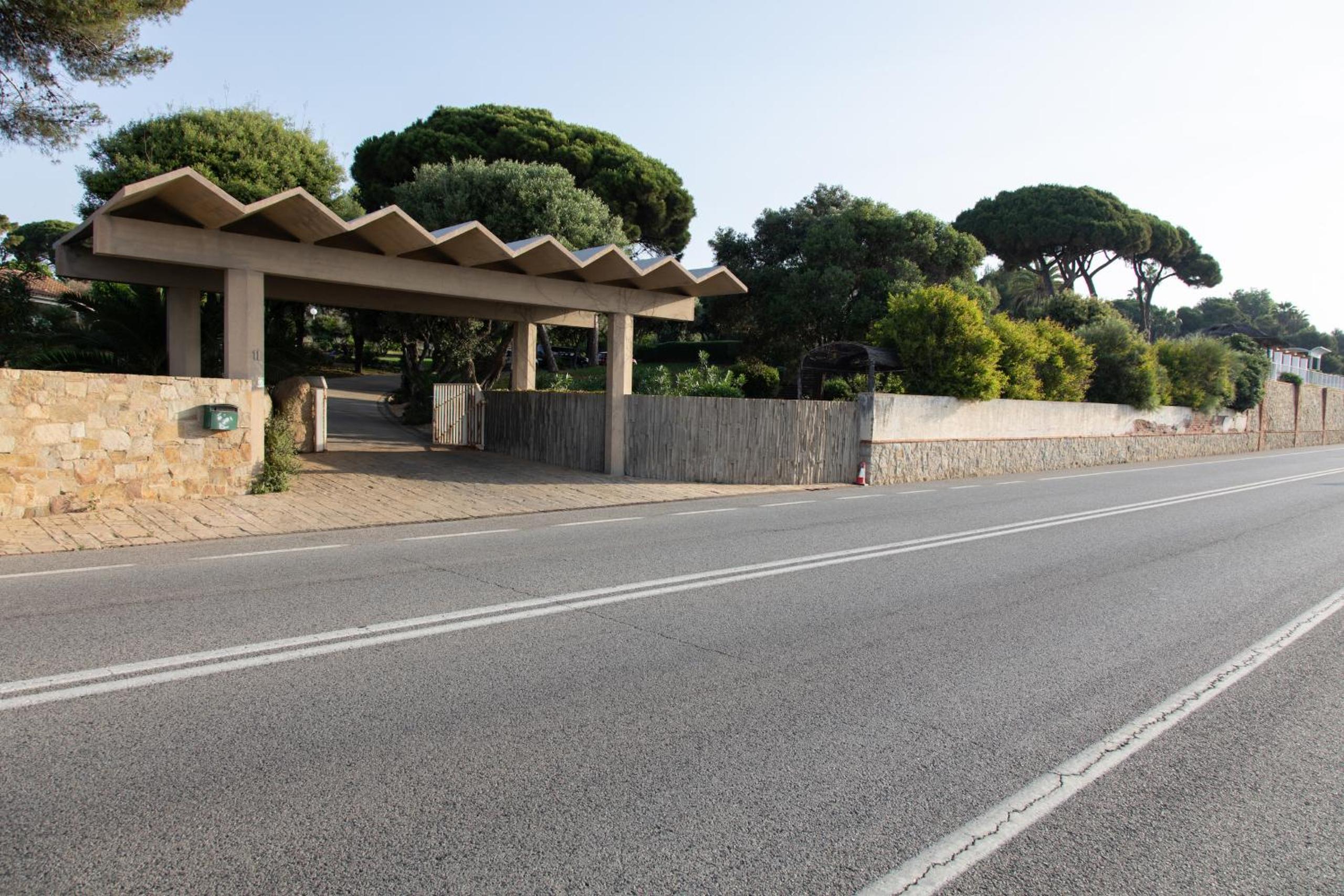 Catalunya Casas Seafront bliss for 16 people 40km to Barcelona! view 5