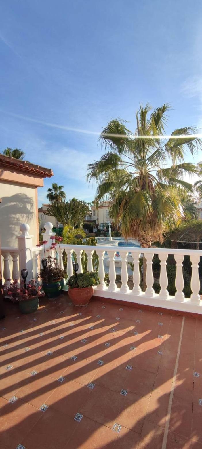 Traumwohnung mit herrlicher Terrasse ,Wlan Pool, Grüngelegener Anlage