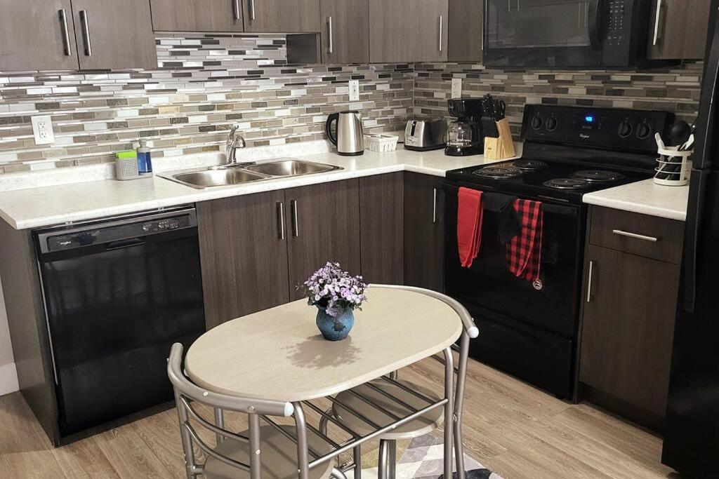 Exquisite Cozy Suite/full amenities in Kensington