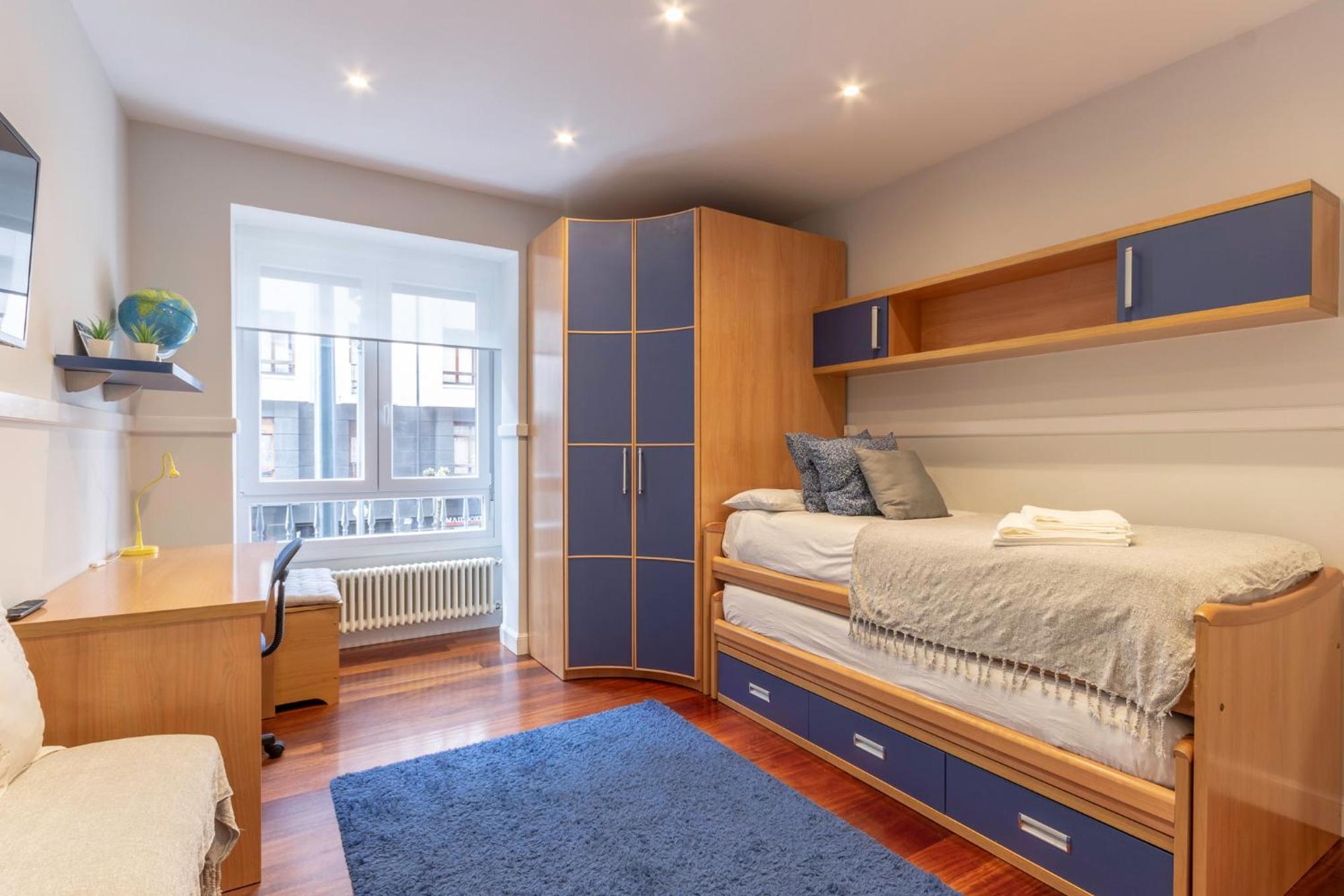 Bilbao Arte V with parking by Aston Rentals