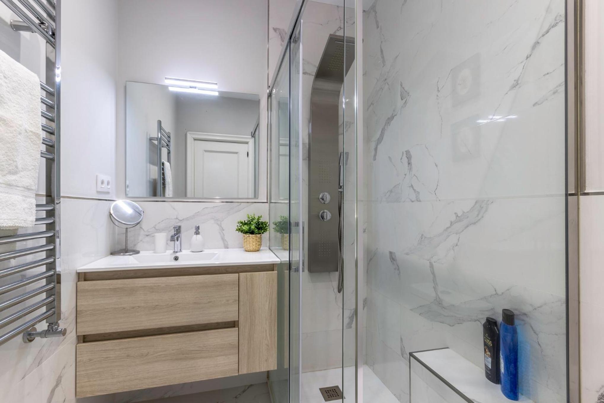 Bilbao Arte V with parking by Aston Rentals