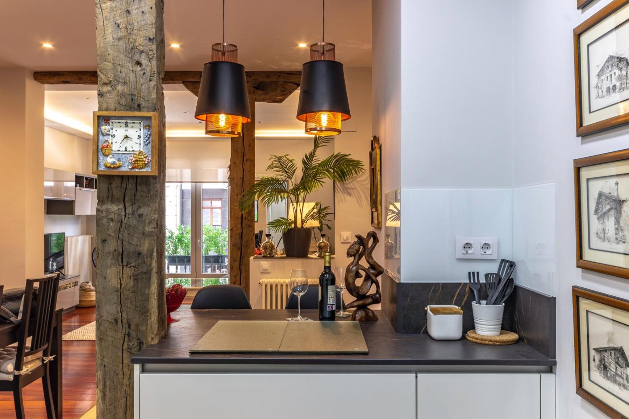 Bilbao Arte V with parking by Aston Rentals