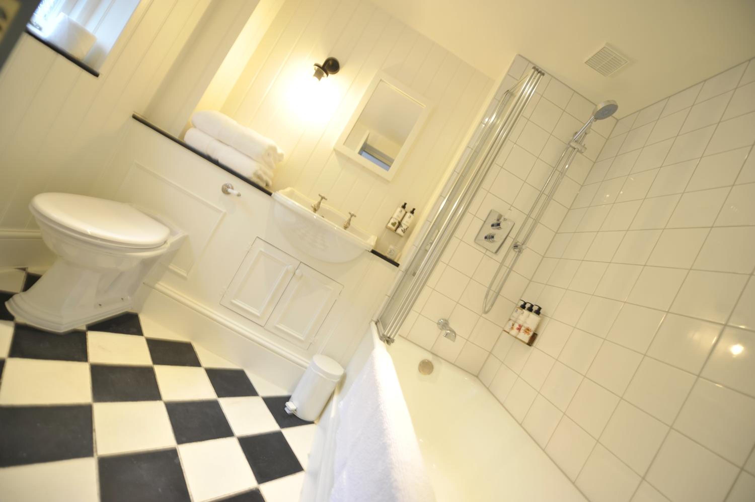 Farnham Vacations - Bel And The Dragon-Churt - Property Image 67