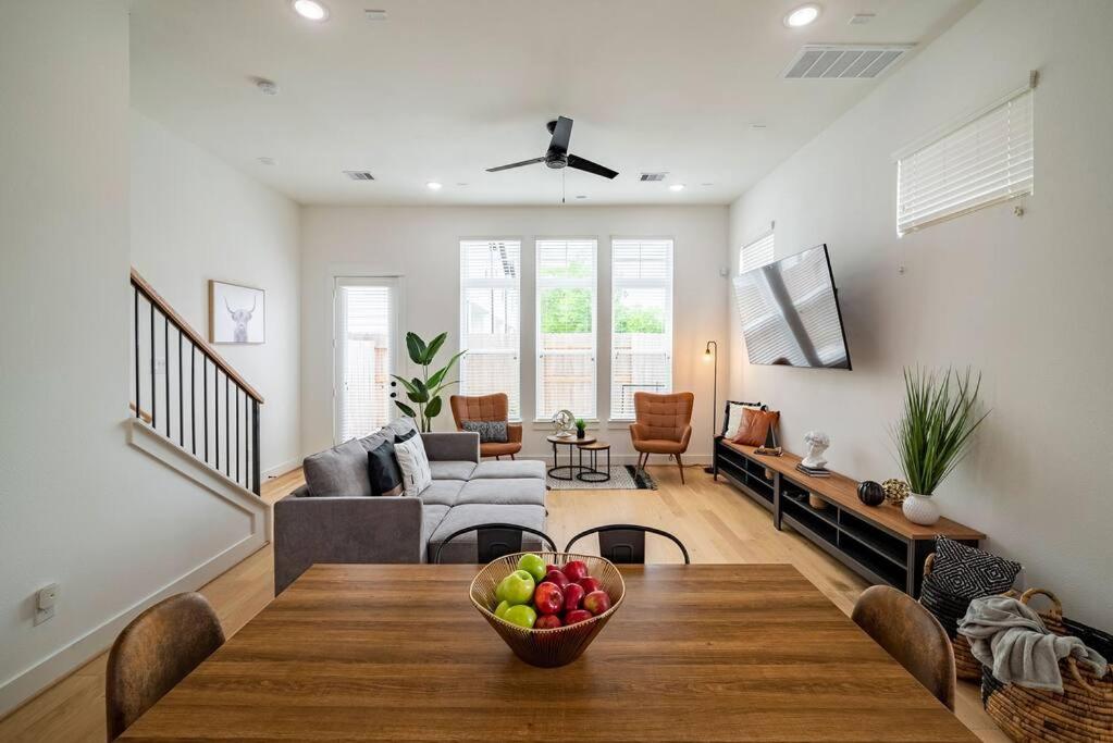 Luxury&ModernRetreat-MinuteMaid/NRG/TMC w/GameRoom view 3