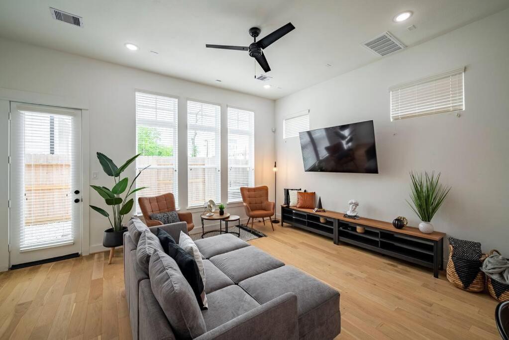 Luxury&ModernRetreat-MinuteMaid/NRG/TMC w/GameRoom view 5
