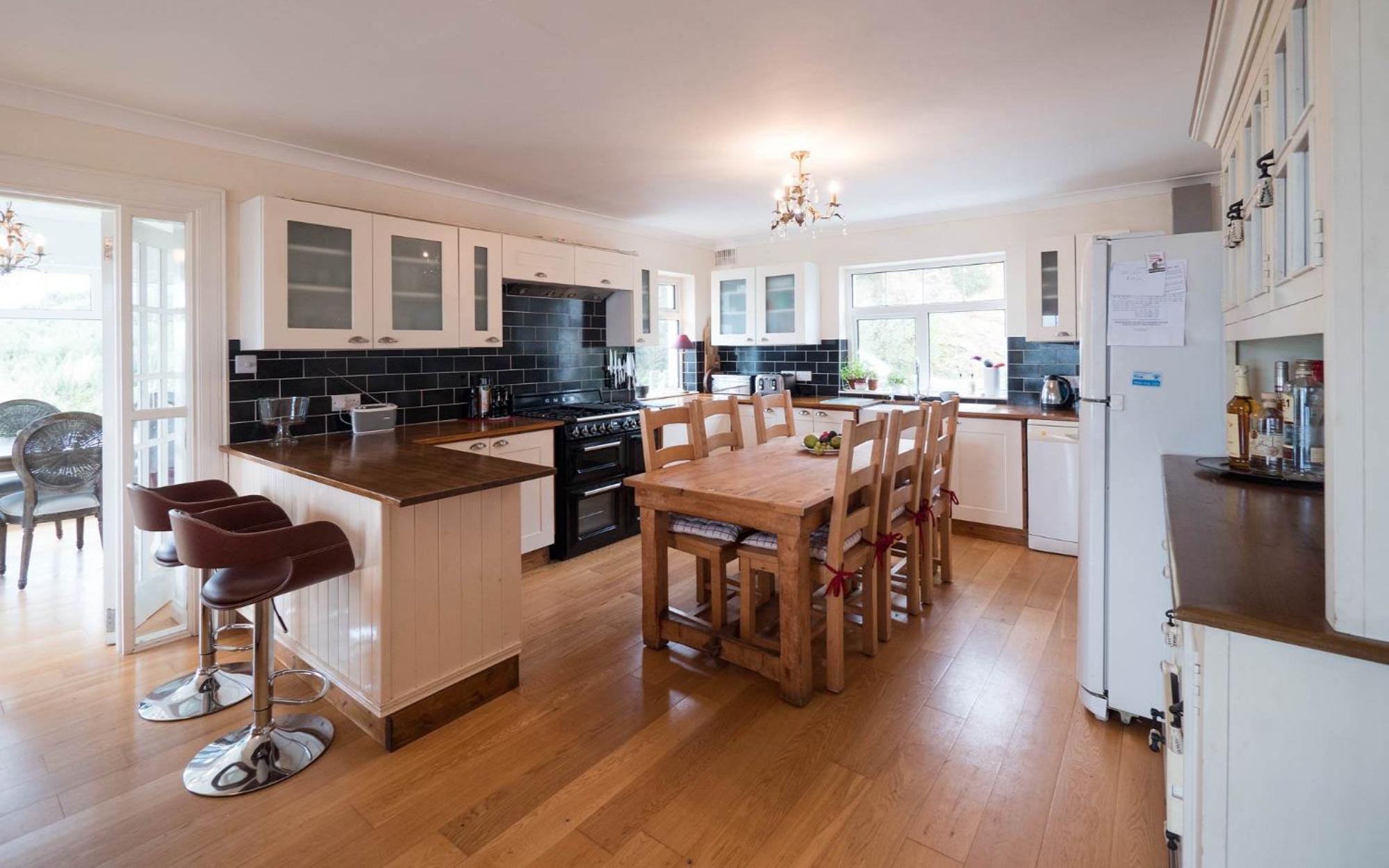 Luxurious 5 bedroomed home with sea view close to beach view 5