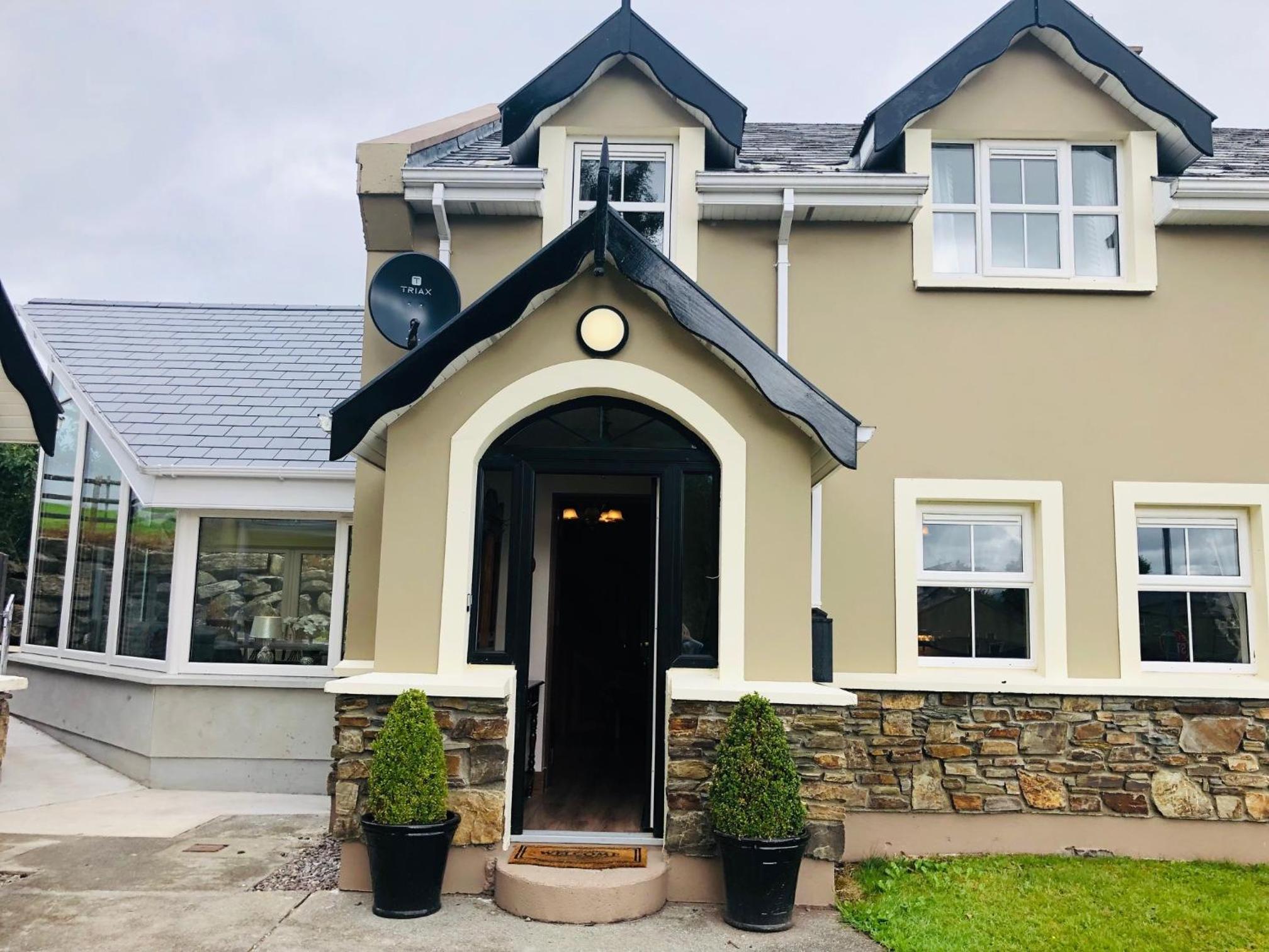 3 bedroomed house minutes' walk from Kenmare town view 2