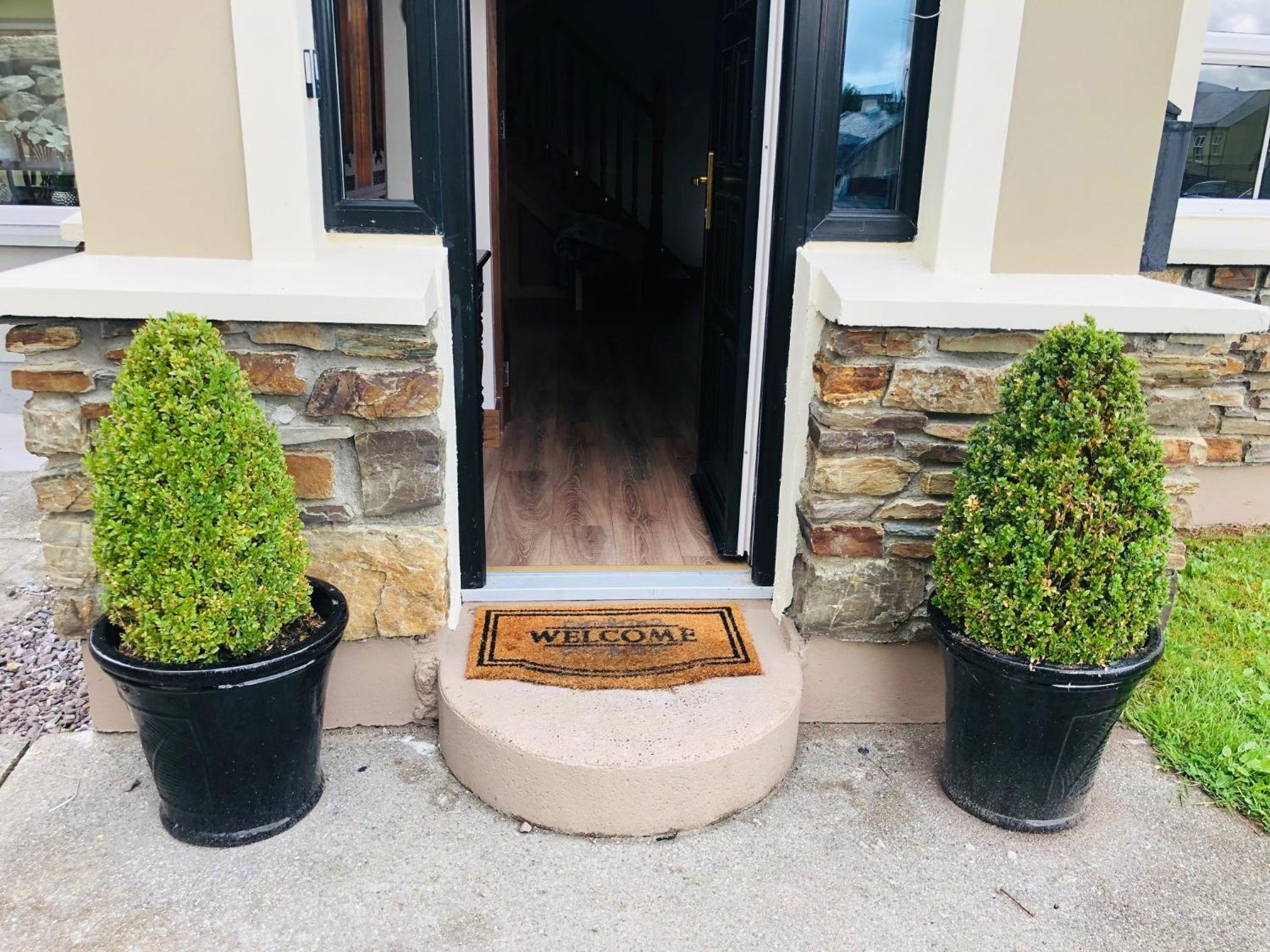 3 bedroomed house minutes' walk from Kenmare town view 3