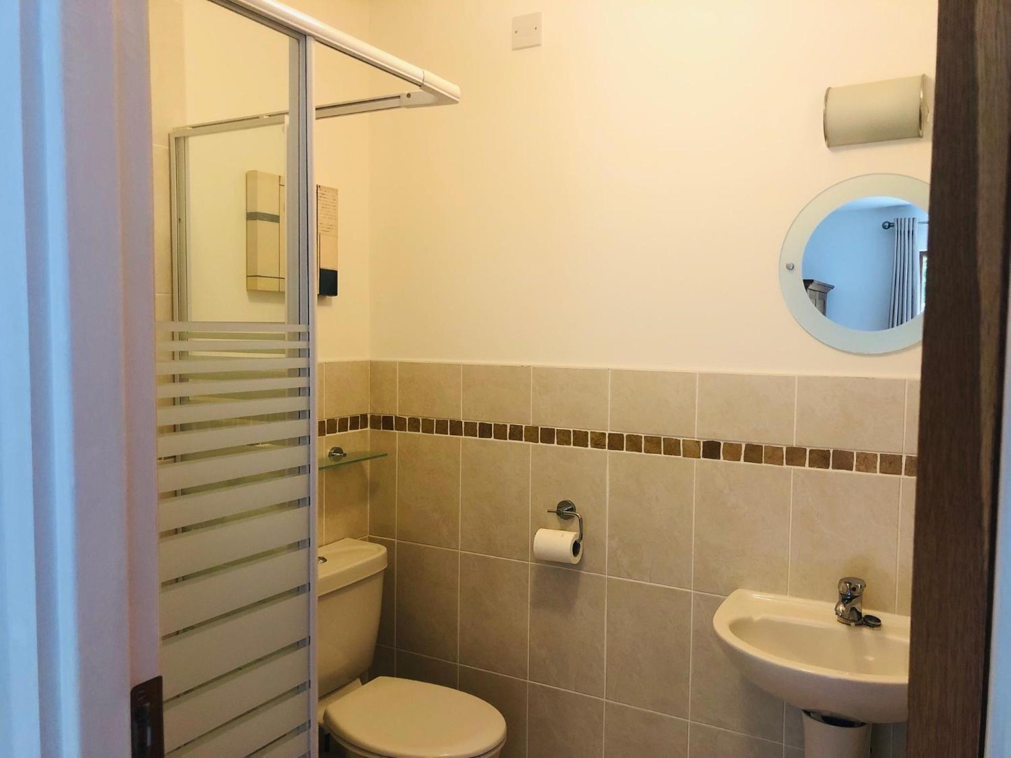 3 bedroom home with free wifi close to Kenmare town view 5