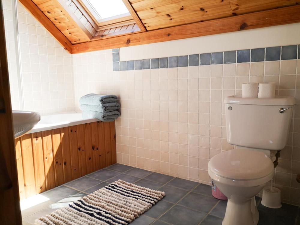 4 bedroomed holiday home close to the beach view 3