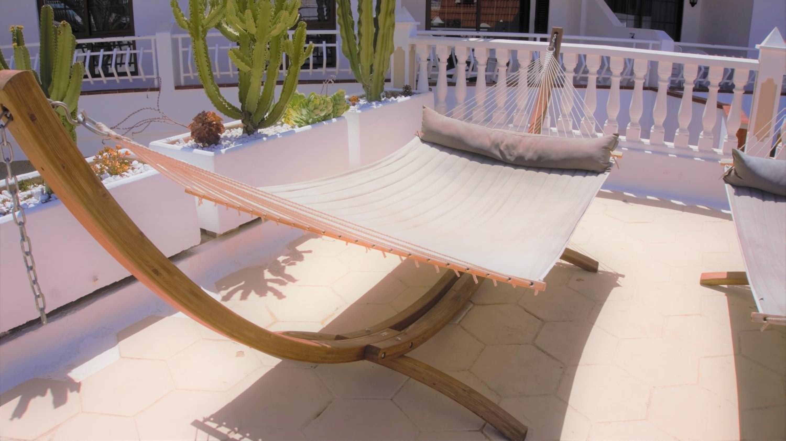 Greatly located apartment with heated pool, Los Cristianos