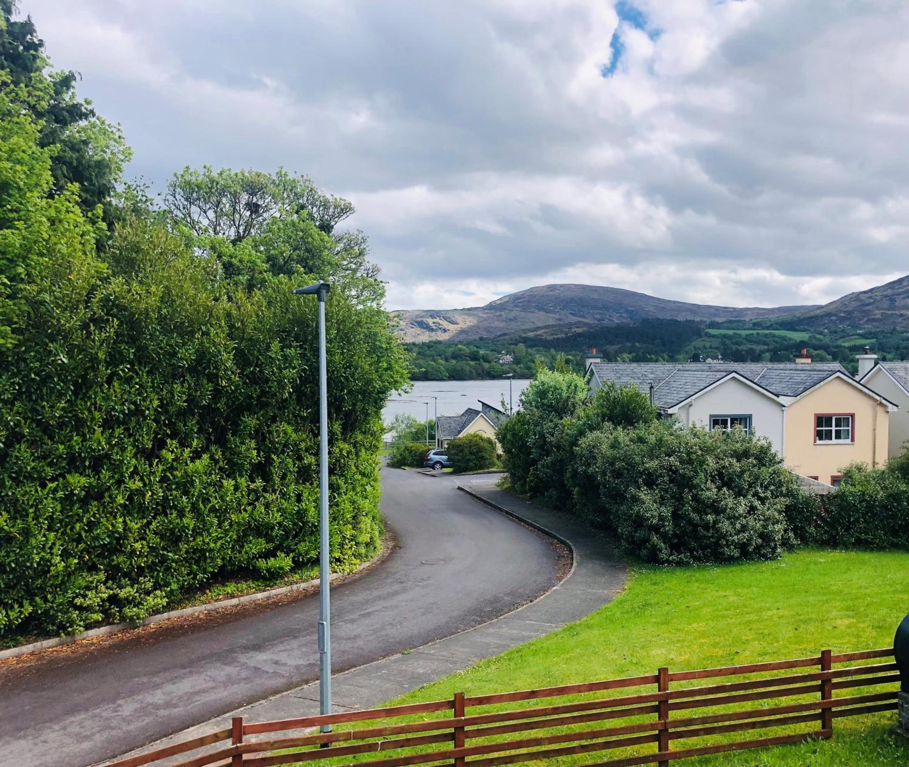 Modern bright detached home just a short stroll from town