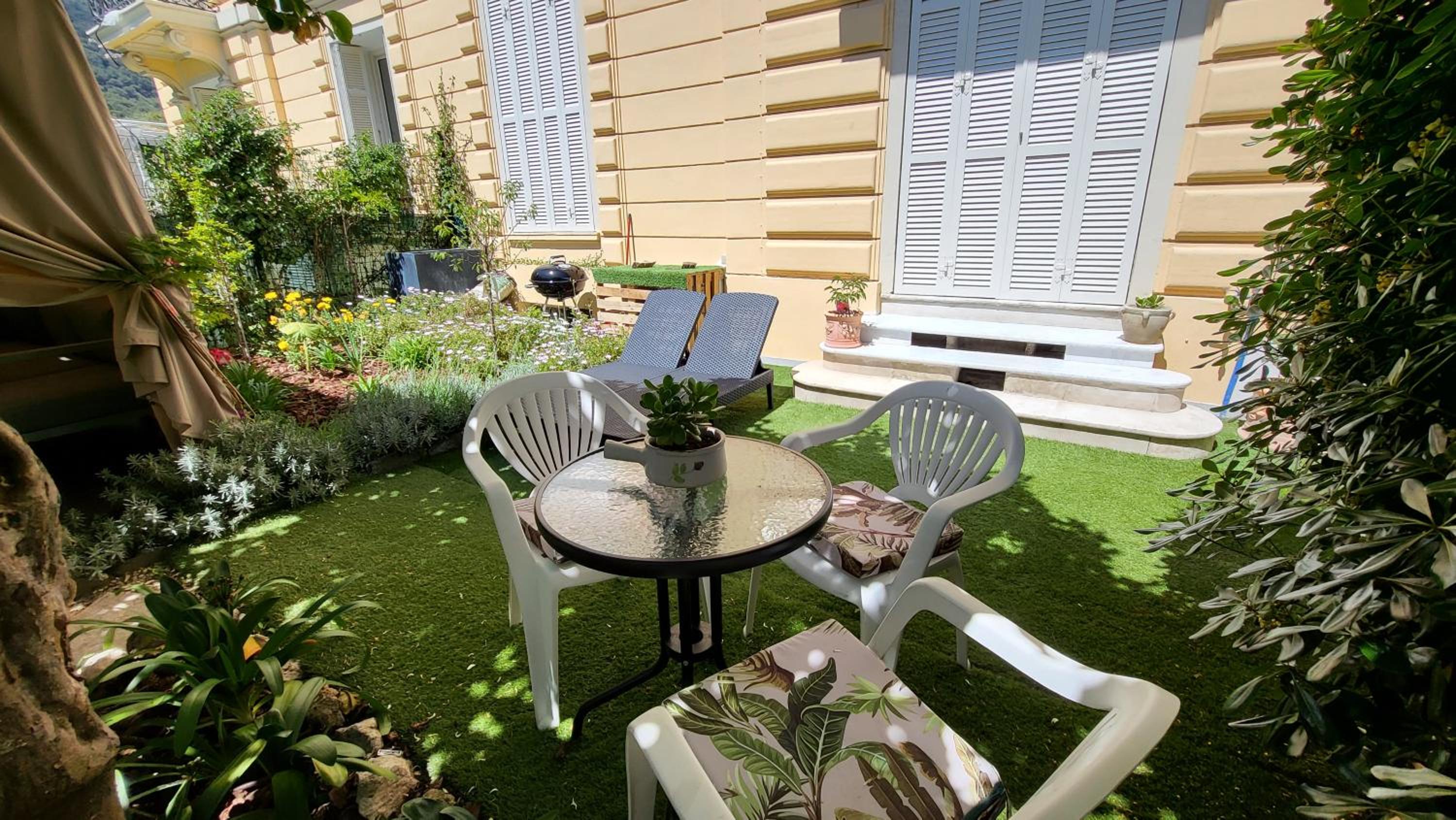 Super Flat, Garden. Bnbrickeys view 5
