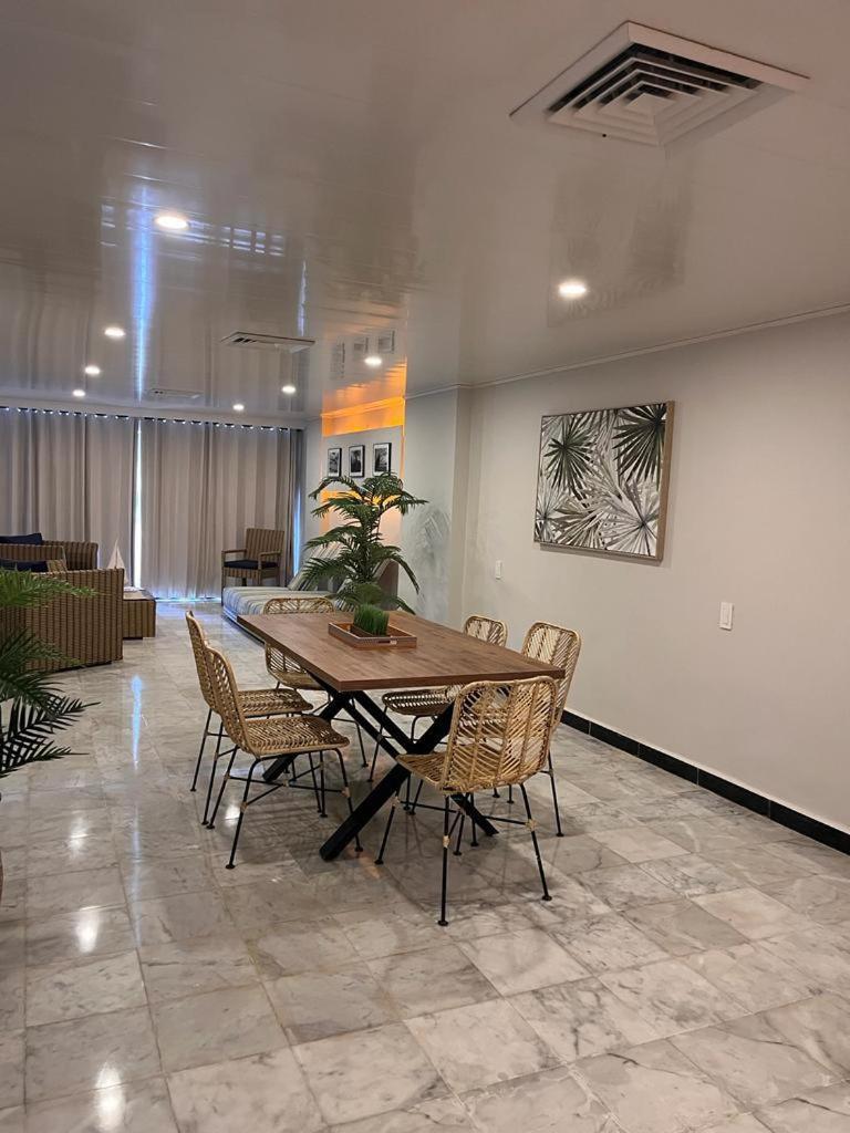Apartamentos con playa privada y vista al mar