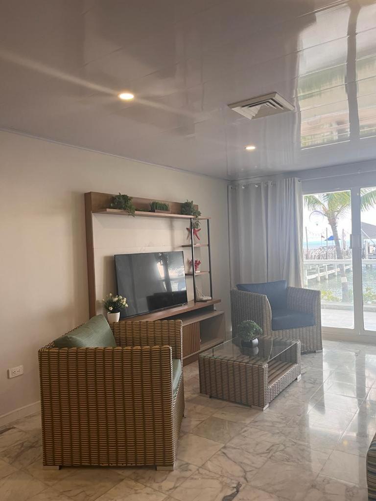 Apartamentos con playa privada y vista al mar
