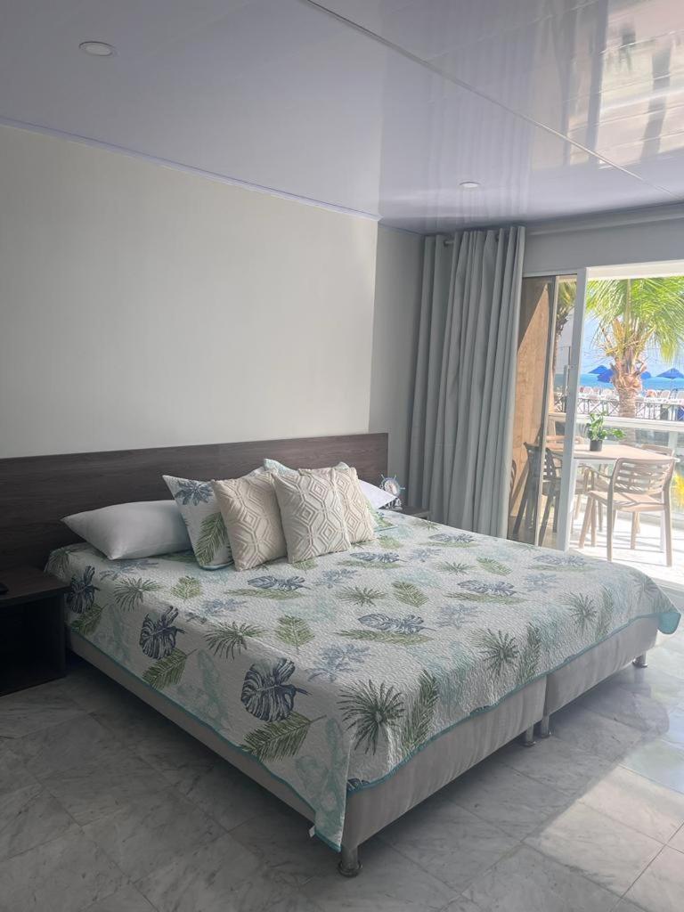 Apartamentos con playa privada y vista al mar