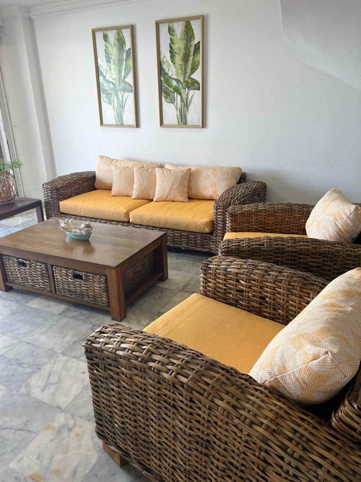 Apartamentos con playa privada y vista al mar