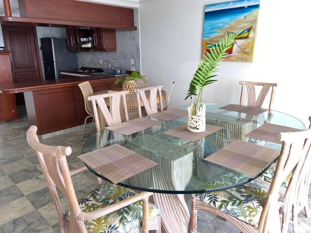 Apartamentos con playa privada y vista al mar