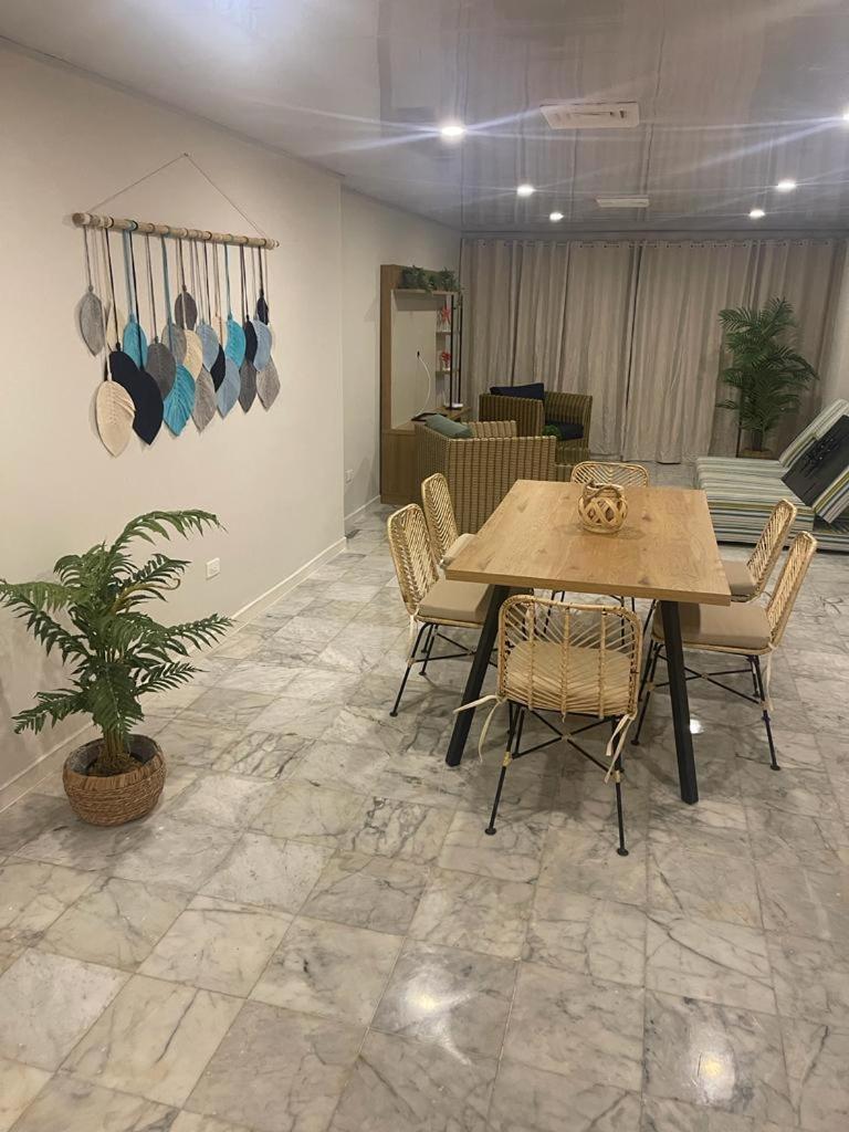 Apartamentos con playa privada y vista al mar