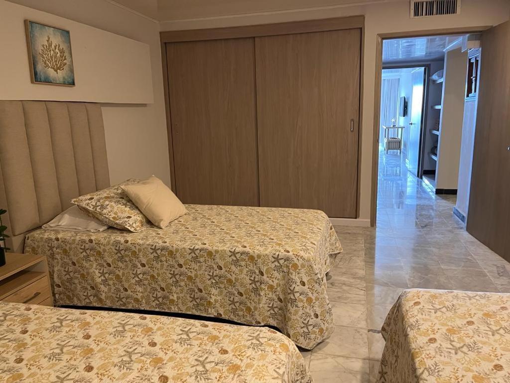Apartamentos con playa privada y vista al mar