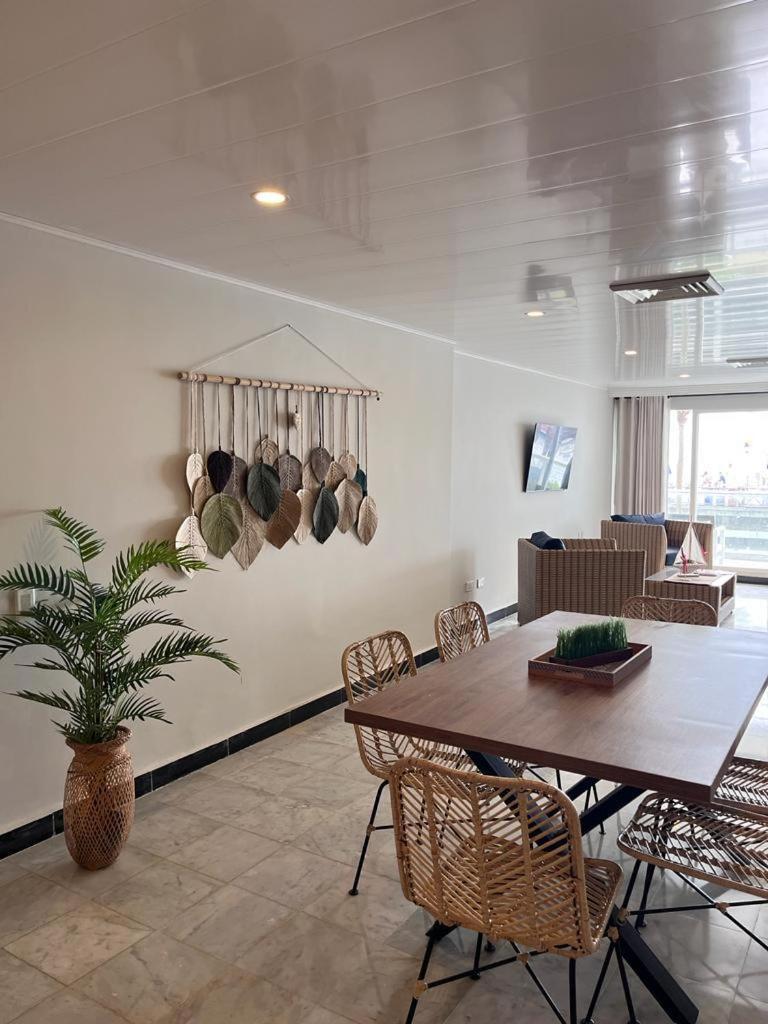 Apartamentos con playa privada y vista al mar