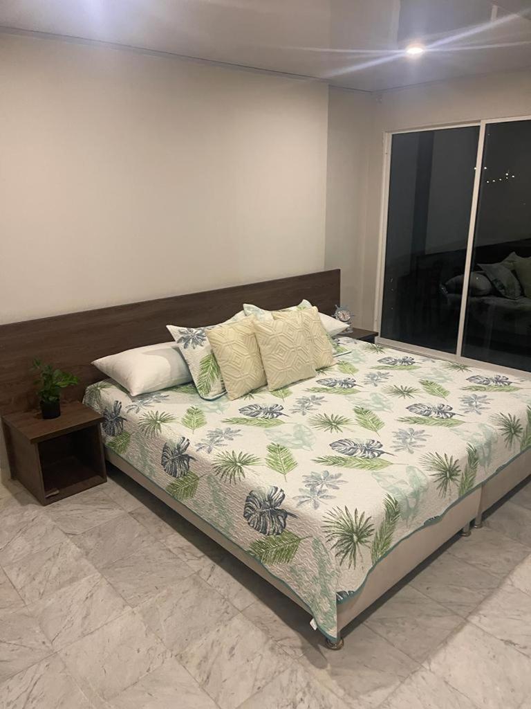 Apartamentos con playa privada y vista al mar
