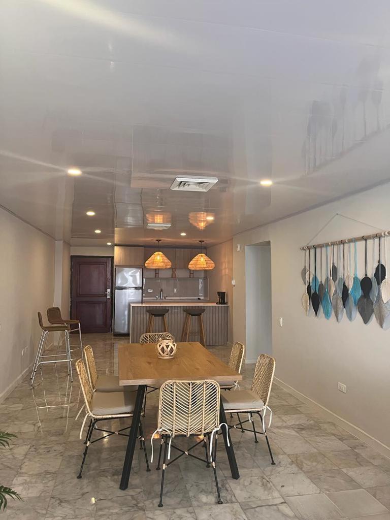Apartamentos con playa privada y vista al mar