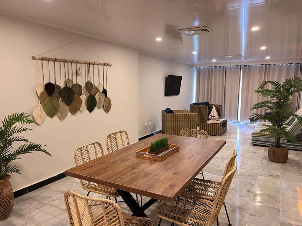 Apartamentos con playa privada y vista al mar