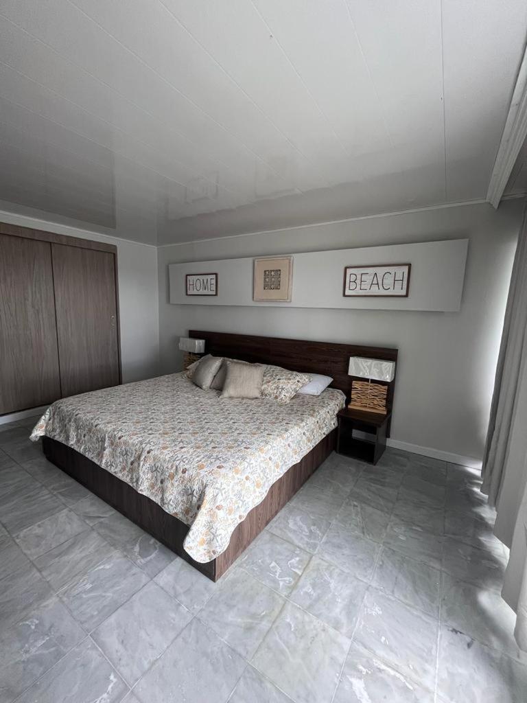 Apartamentos con playa privada y vista al mar