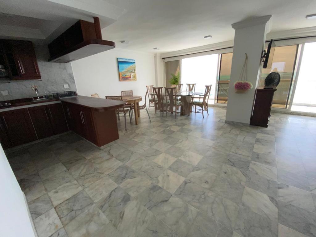 Apartamentos con playa privada y vista al mar