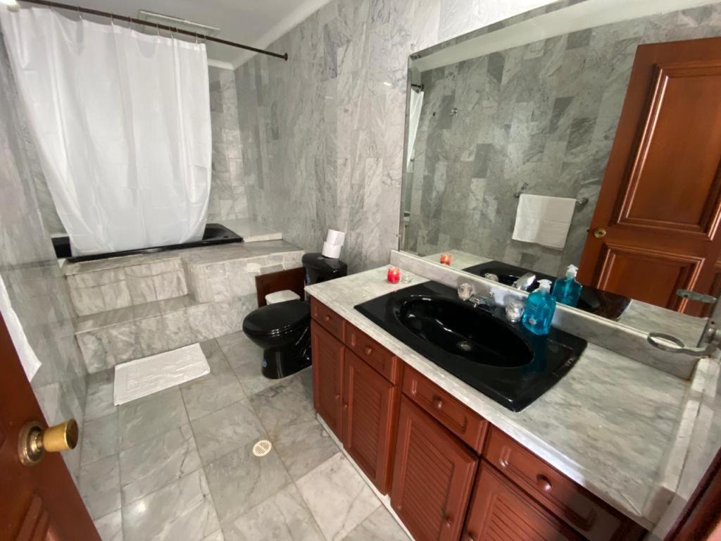 Apartamentos con playa privada y vista al mar