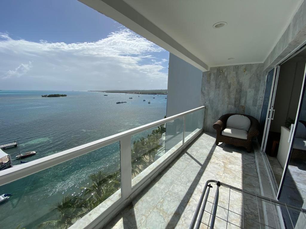 Apartamentos con playa privada y vista al mar