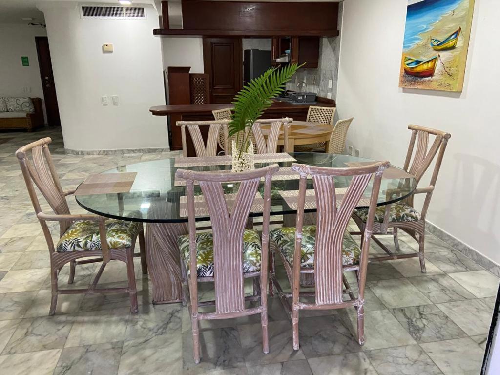 Apartamentos con playa privada y vista al mar