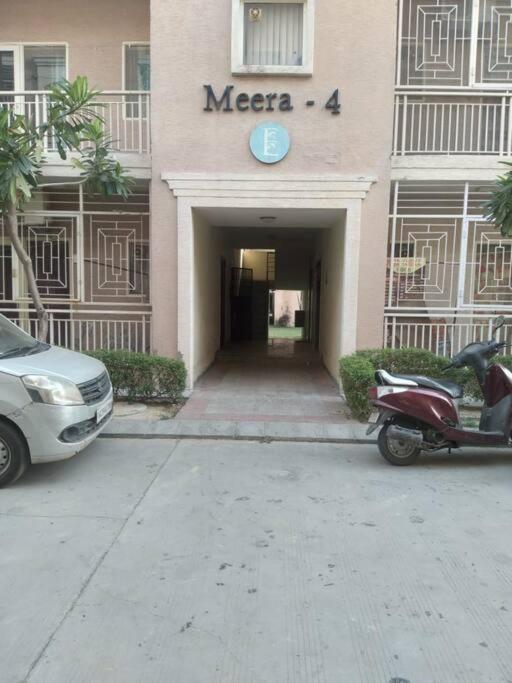 Newly Renovated Apartment in Omaxe - Married Couple Only view 4
