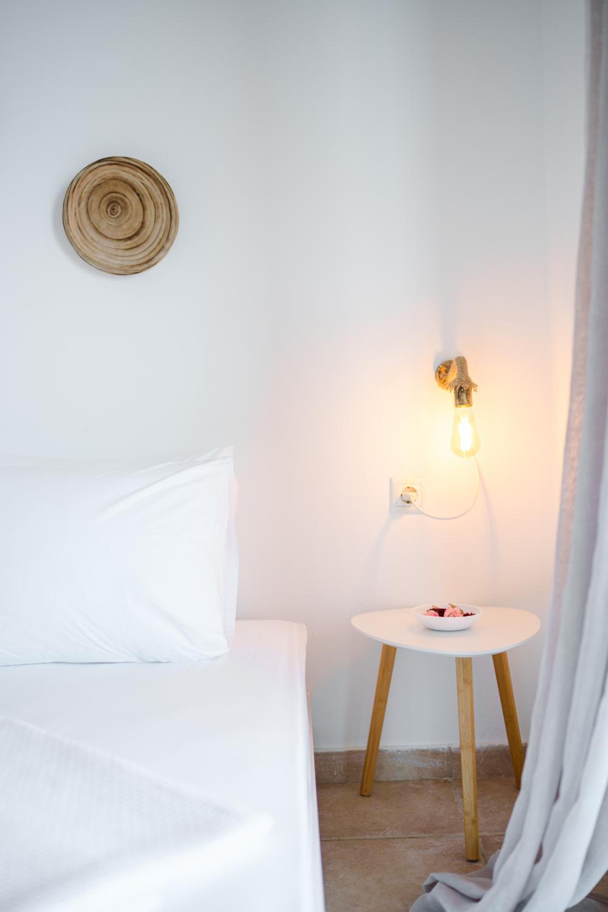 Giannatos Studios- Isabella photo 2