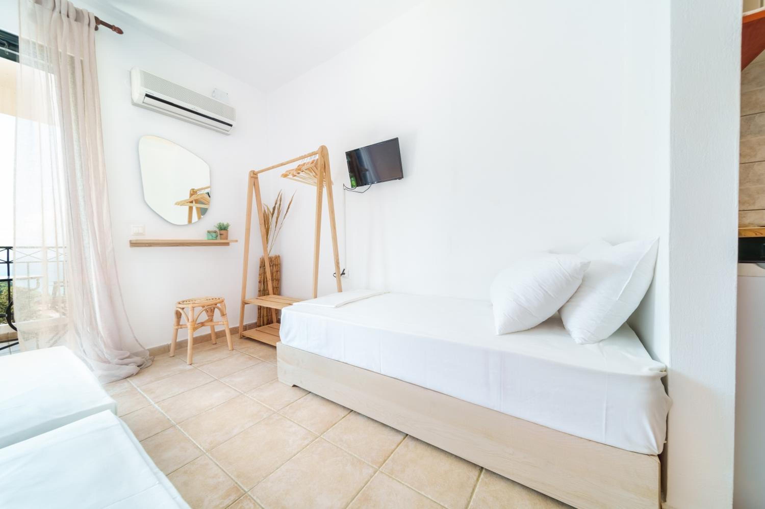 Giannatos Studios- Isabella photo 3