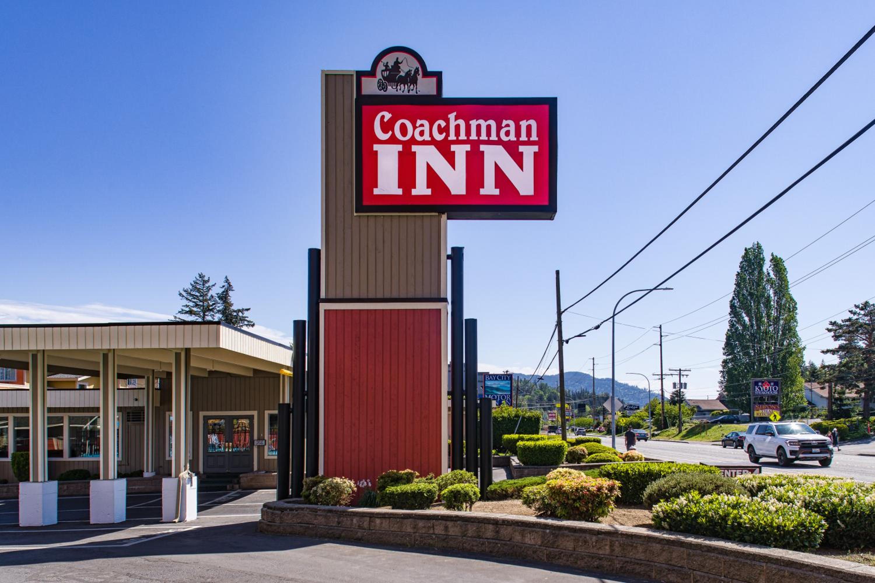 Hotel Coachman Inn - Image 1