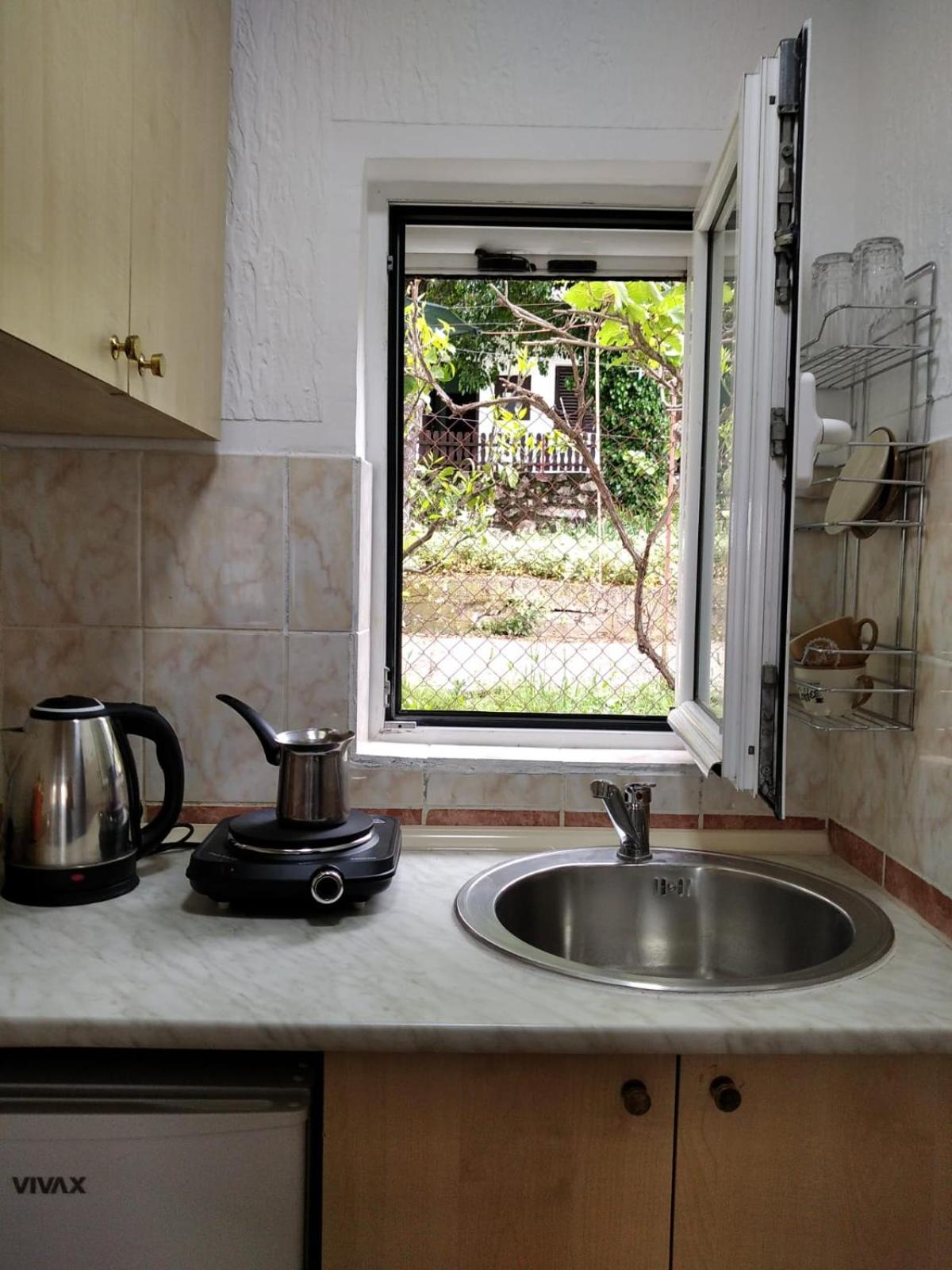 ApartToni