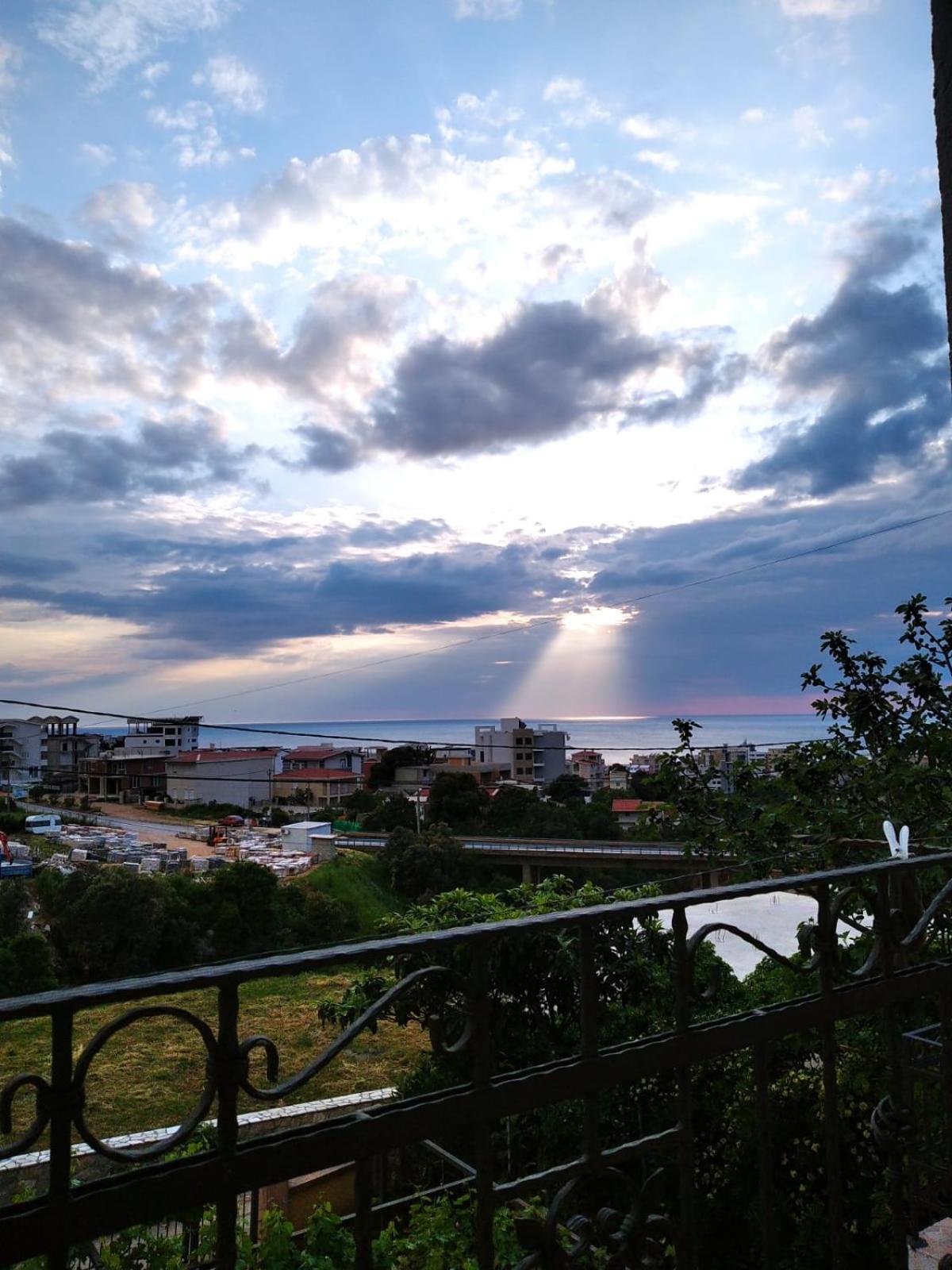 ApartToni