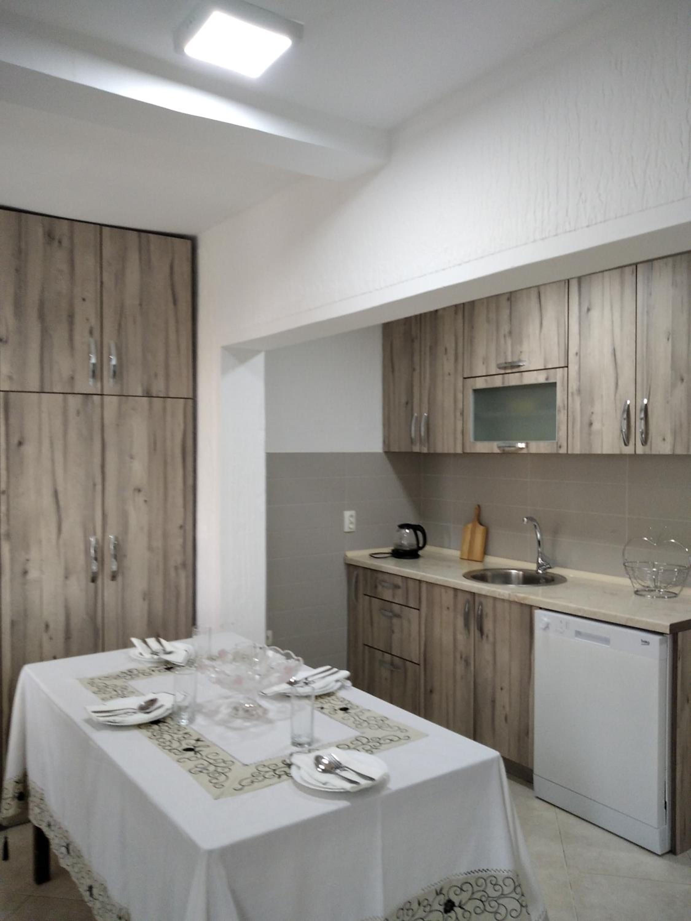 ApartToni