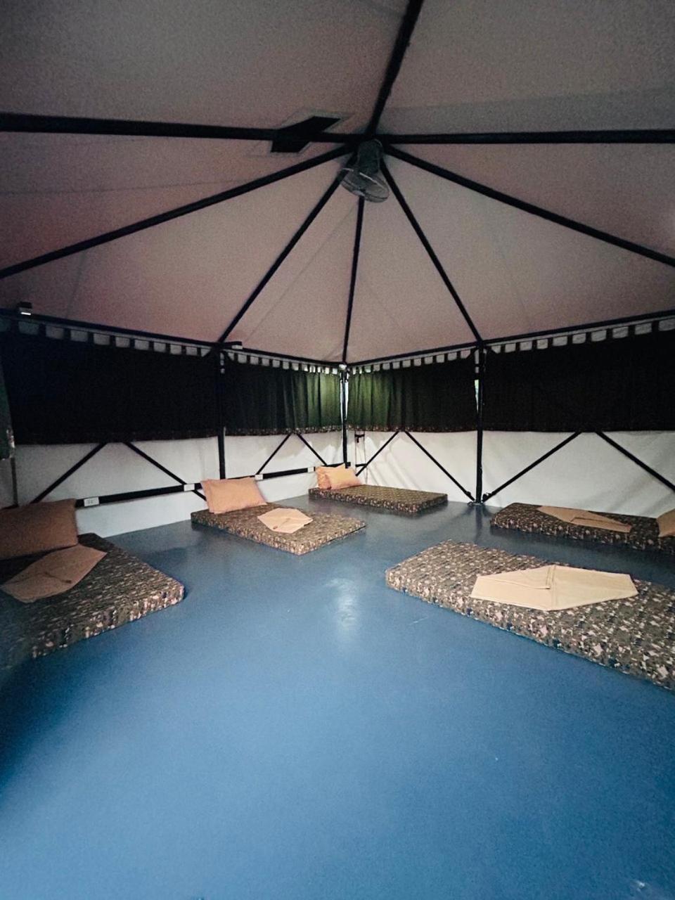 Camp Backpackers Port Barton