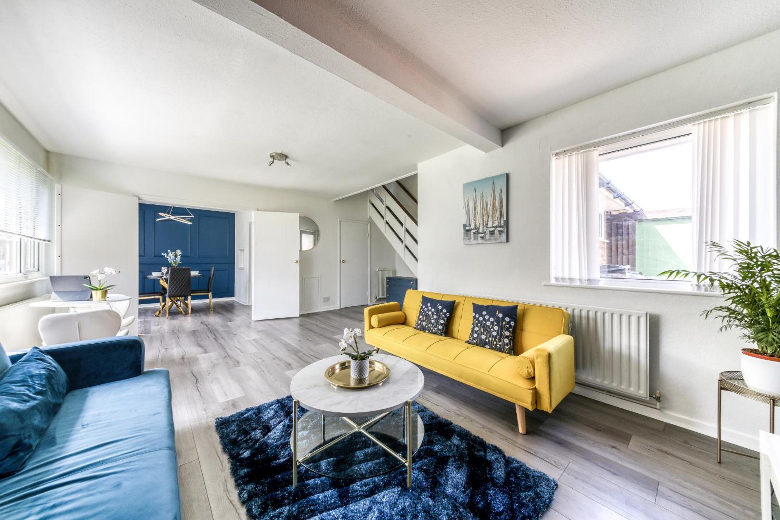 Contemporary 4 bedroom detached house with parking and city links view 2